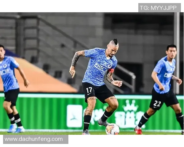 朱辰杰精彩拦截传球展现防守实力助力球队逆转局势