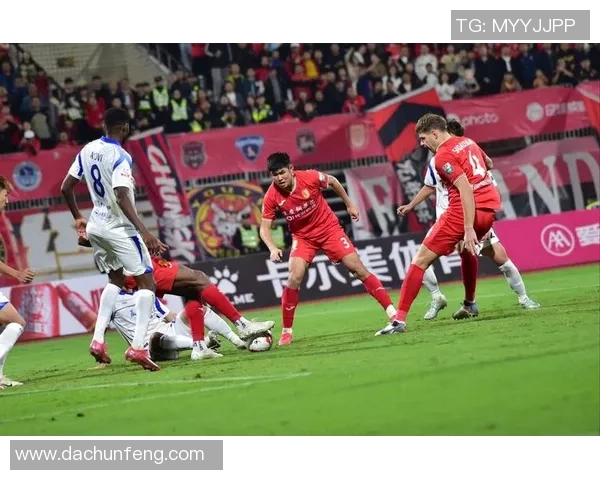 尹聪耀精彩进球助力重庆铜梁龙赢得关键比赛胜利