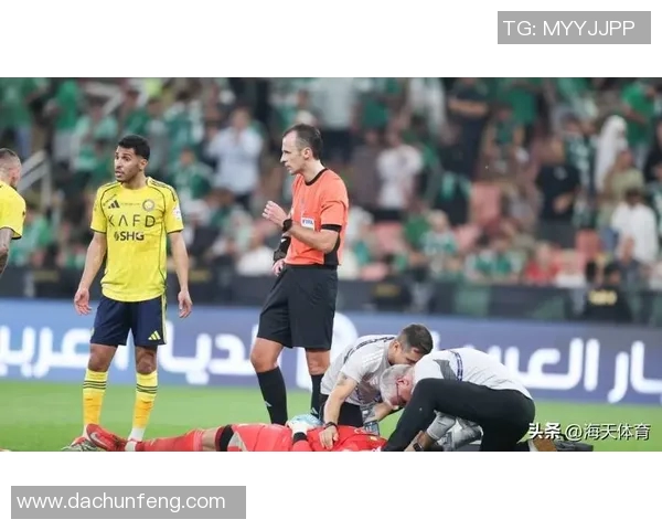 冯劲远射攻门精彩瞬间引发全场欢呼助力球队逆转胜利